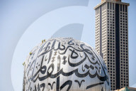 FEATURE - Arbeiter reinigen das "Museum der Zukunft" in Dubai