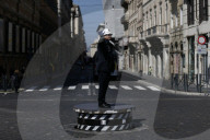NEWS - Wie in der guten alten Zeit: Auf der Piazza Venezia in Rom wird der Verkehr wieder von einem Polizisten geregelt