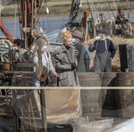 PEOPLE - Vor historischer Kulisse: Claire Danes bei den Dreharbeiten zu 'The Essex Serpent' in Maldon