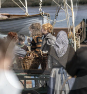PEOPLE - Vor historischer Kulisse: Claire Danes bei den Dreharbeiten zu 'The Essex Serpent' in Maldon