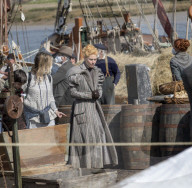 PEOPLE - Vor historischer Kulisse: Claire Danes bei den Dreharbeiten zu 'The Essex Serpent' in Maldon
