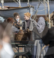 PEOPLE - Vor historischer Kulisse: Claire Danes bei den Dreharbeiten zu 'The Essex Serpent' in Maldon