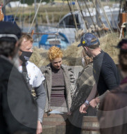 PEOPLE - Vor historischer Kulisse: Claire Danes bei den Dreharbeiten zu 'The Essex Serpent' in Maldon