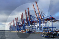 NEWS - Sind das schon die Auswirkungen der Suezkanal-Blockade? Der fast leere Containerterminal Burchardkai im Hamburger Hafen