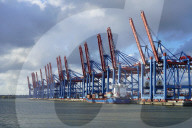 NEWS - Sind das schon die Auswirkungen der Suezkanal-Blockade? Der fast leere Containerterminal Burchardkai im Hamburger Hafen