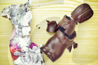 NEWS - Coronavirus: Zerbrochener Schoko-Osterhase, Corona-Ostern
