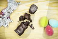 NEWS - Coronavirus: Zerbrochener Schoko-Osterhase, Corona-Ostern