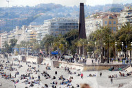 NEWS - Coronavirus: Zahlreiche AusflŸgler in Nizza