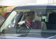 ROYALS - Prinz Andrew unterwegs mit dem Range Rover in Windsor