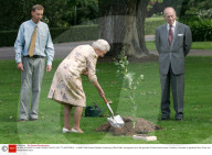 RETRO -  Queen Elizabeth II