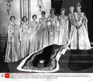 RETRO -  Queen Elizabeth II