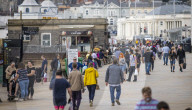 NEWS - Coronavirus: Einen Moment lang die Pandemie vergessen: Briten geniessen die sommerlichen Temperaturen