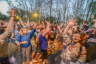 NEWS - Coronavirus: Unbewilligte Party im Bois de la Cambre in Belgien