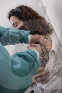 NEWS - Coronavirus: Durch das massive Impfen bringt Portugal die Fallzahlen nach unten
