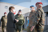 NEWS - Coronavirus: Das Impfzentrum der Bundeswehr startet den Rund-um-die-Uhr-Impfbetrieb in Lebach