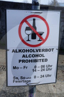 FEATURE - Kein Bier, kein Wein, kein Schnaps: Alkoholverbot beinahe rund um die Uhr an der Elbe