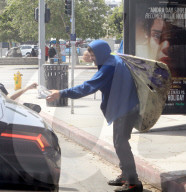 PREMIUM EXCLUSIVE Vanessa Hudgens And Pal GG Magree Give Bottled Water To A Man In Need