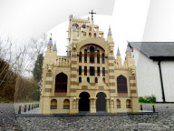 FEATURE - Verspielt: Organist Daniel Smith baut seinen Arbeitsplatz aus Lego nach