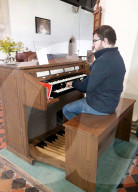 FEATURE - Verspielt: Organist Daniel Smith baut seinen Arbeitsplatz aus Lego nach