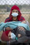 NEWS - Asylsuchende Migranten aus Mittelamerika am Rio Grande in den USA