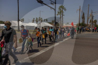 NEWS - Migranten aus Mittelamerika überqueren den Rio Grande von Mexiko in die USA