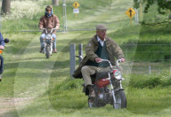 ROYALS - Tod von Prinz Philip: Prinz Philip fährt Motorrad 2012