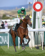 NEWS - Rachel Blackmore gewinnt als erste Frau das Randox Grand National
