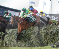 NEWS - Rachel Blackmore gewinnt als erste Frau das Randox Grand National