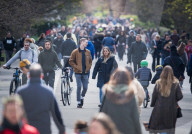 NEWS - Coronavirus: Einwohner Londons spazieren im Regents Park
