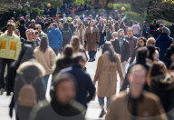 NEWS - Coronavirus: Einwohner Londons spazieren im Regents Park