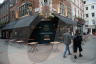 NEWS - Coronavirus:  Restaurants und Bars in London bereiten sich auf die Wiedereröffnung der Aussenbereiche vor