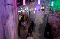 NEWS - Jerusalem:  Lichter in der Nähe der al-Aqsa-Moschee zu Beginn des Ramadans