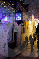 NEWS - Jerusalem:  Lichter in der Nähe der al-Aqsa-Moschee zu Beginn des Ramadans
