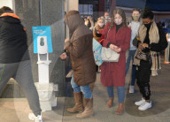 NEWS - Coronavirus: Erste Shopper im Kleiderladen Primark in Essex nach den Lockerungen