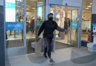 NEWS - Coronavirus: Erste Shopper im Kleiderladen Primark in Essex nach den Lockerungen
