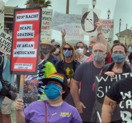 NEWS - "White Lives Matter"- und "Black Lives Matter"-Protestierende treffen in Huntington Beach aufeinander
