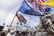 NEWS - Proud Boys an der "White Lives Matter"-Demonstration in Huntington Beach