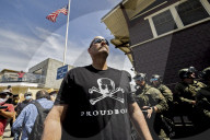 NEWS - Proud Boys an der "White Lives Matter"-Demonstration in Huntington Beach