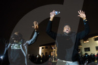 NEWS - Protestierende vor dem Brooklyn Center in Minnesota nach der Tötung von Daunte Wright