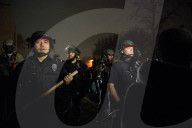 NEWS - Protestierende vor dem Brooklyn Center in Minnesota nach der Tötung von Daunte Wright