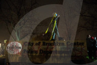 NEWS - Protestierende vor dem Brooklyn Center in Minnesota nach der Tötung von Daunte Wright