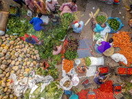 NEWS - Coronavirus: GemÃ¼semarkt in Bangladesch vor Beginn des Ramadans und des Lockdowns