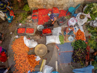 NEWS - Coronavirus: GemÃ¼semarkt in Bangladesch vor Beginn des Ramadans und des Lockdowns