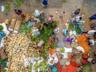 NEWS - Coronavirus: GemÃ¼semarkt in Bangladesch vor Beginn des Ramadans und des Lockdowns