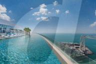 FEATURE - Hotel in Dubai hat den höchsten Infinity-Pool der Welt