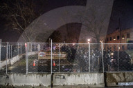 NEWS - Für den bei einer Polizeikontrolle getöteten Daunte Wright: Proteste vor dem Brooklyn Center Police Department