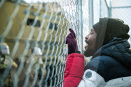 NEWS - Für den bei einer Polizeikontrolle getöteten Daunte Wright: Proteste vor dem Brooklyn Center Police Department
