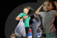 NEWS - Migranten überqueren nachts die US-Grenze bei Roma, Texas