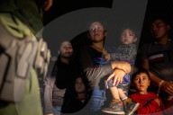 NEWS - Migranten überqueren nachts die US-Grenze bei Roma, Texas