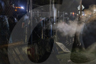 NEWS - Demonstranten und Polizei in der dritten Nacht der Proteste nach dem Tod von Daunte Write in Brooklyn Center, Minnesota, 